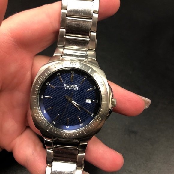 Play used condition men’s silver fossil watch - Picture 3 of 5